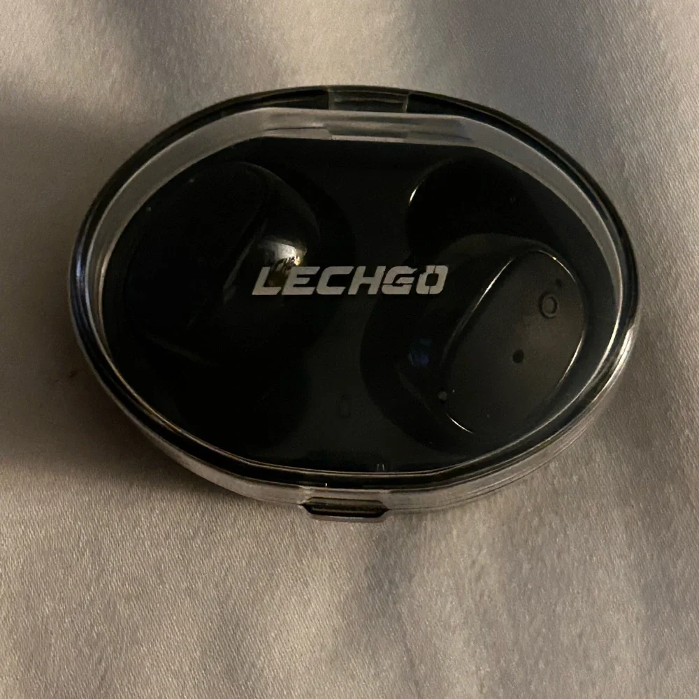 Lechgo bluetooth headphones.